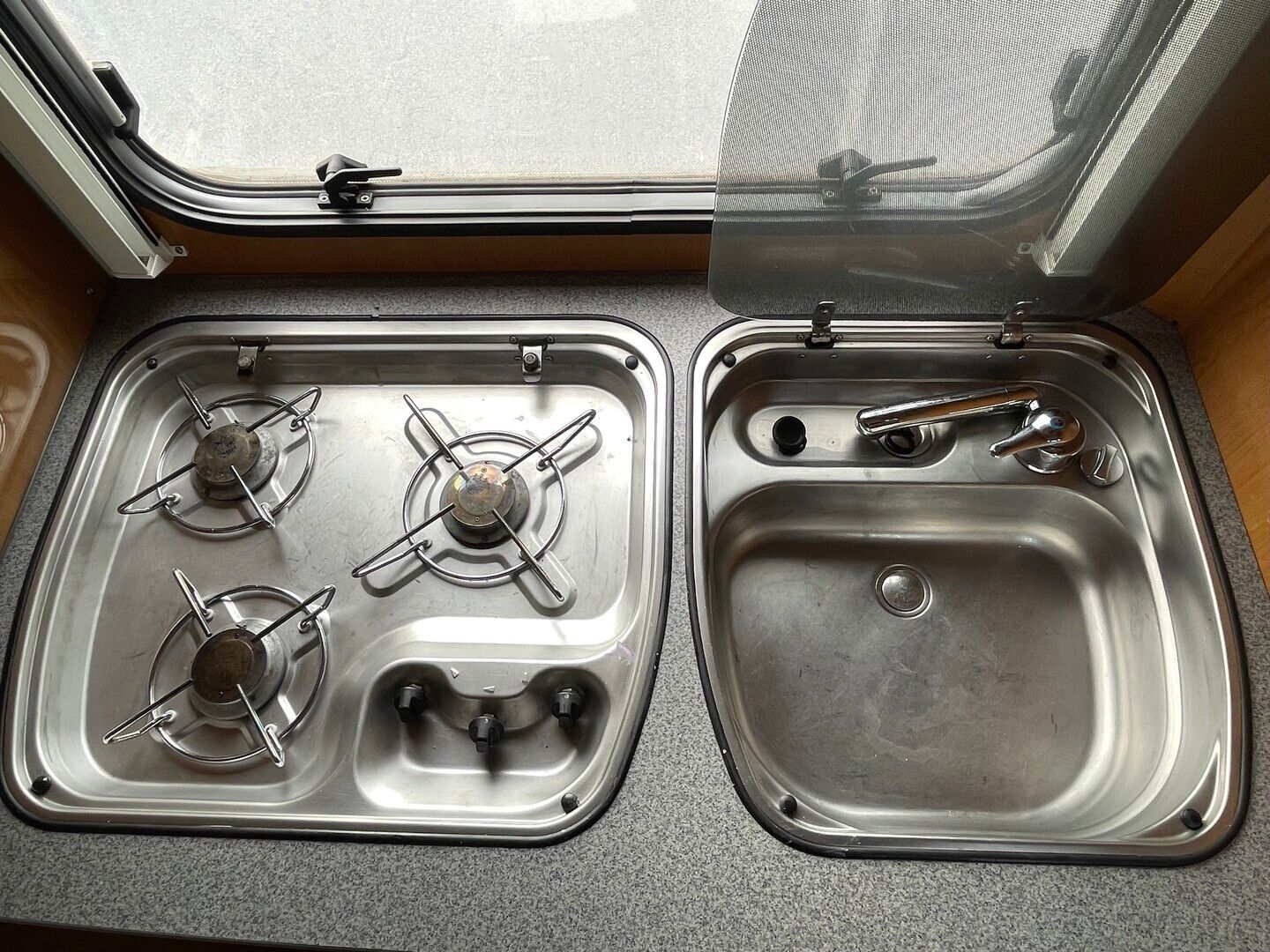 Kuva 11, Sunlight A 54 2.3 JTD, 110hv **TRUMA, MARKIISI, PYÖRÄTELINE **