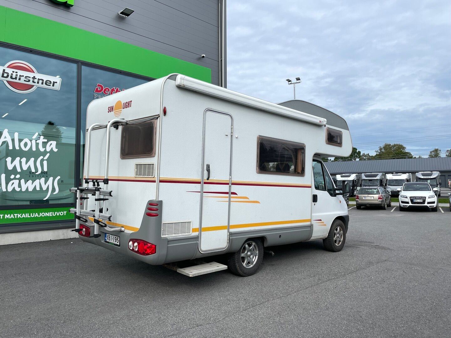 Kuva 3, Sunlight A 54 2.3 JTD, 110hv **TRUMA, MARKIISI, PYÖRÄTELINE **