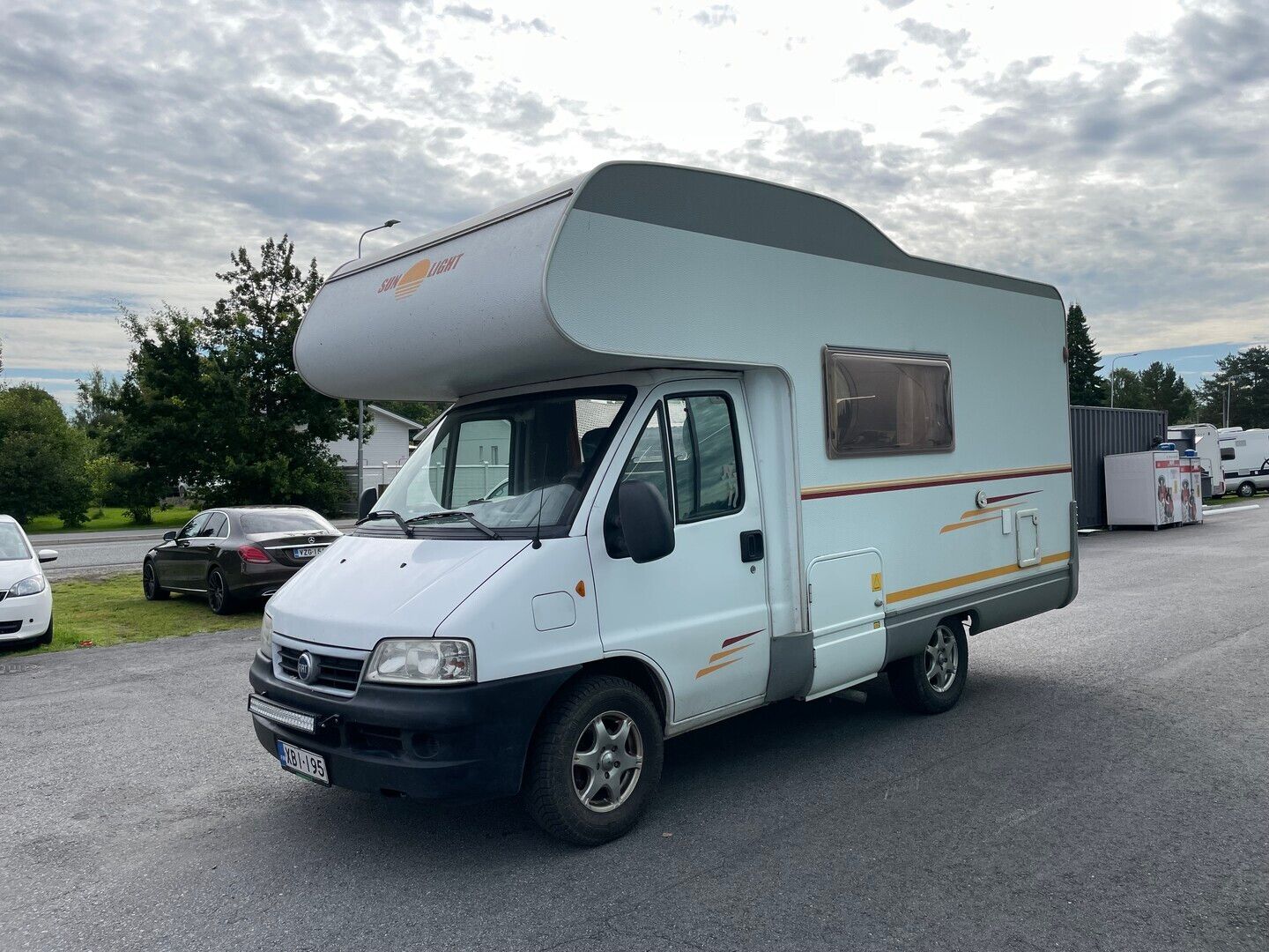 Kuva 5, Sunlight A 54 2.3 JTD, 110hv **TRUMA, MARKIISI, PYÖRÄTELINE **