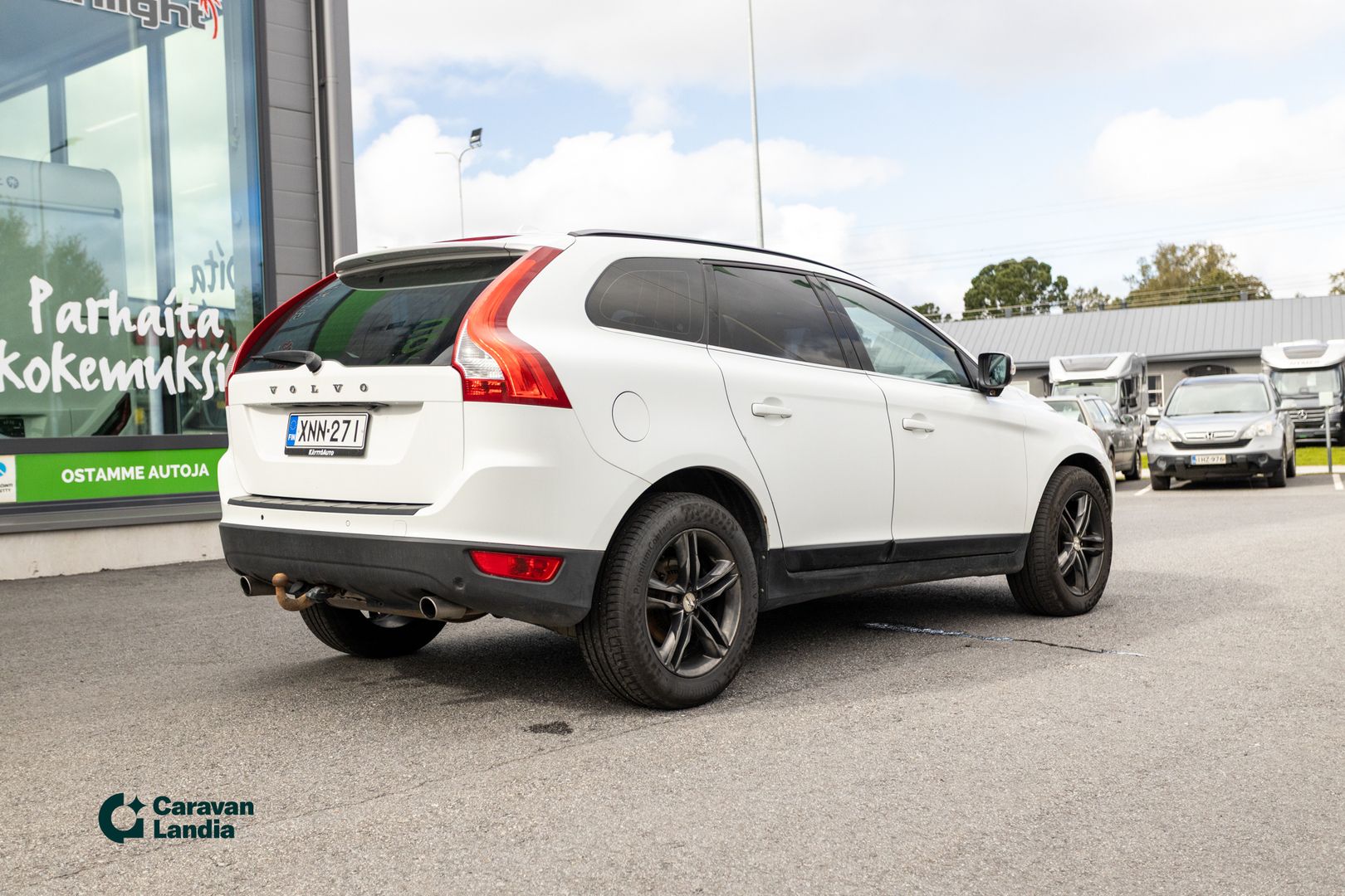Kuva 2, Volvo XC60 D5 205 hv Momentum aut. ** ADAPT.VAKKARI, BLIS, KOUKKU, PUOLINAHAT **