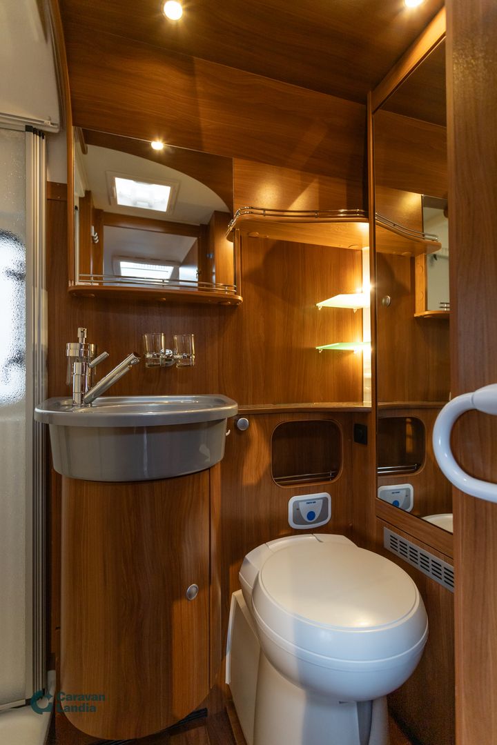 Kuva 11, Dethleffs Esprit T 7010 2.3 Mjet 130hv ** ALDE, ERILLISVUOTEET, 2X ILMASTOINTI, TAKA-WC **