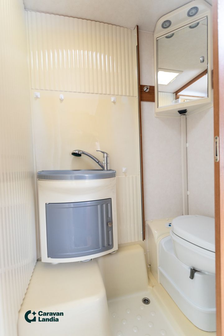 Kuva 14, Carado T 337 2.2 TDCi 110hv ** OHJAAMOILMASTOINTI, ERILLISVUOTEET **
