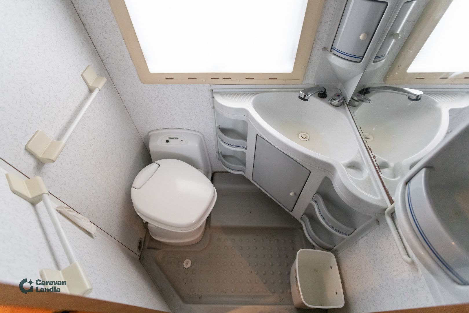 Kuva 12, Adria 660 DP 2.8 JTD 120hv ** 6 HLÖ, TRUMA, TILAVA PARIVUODE, ISO TAKATALLI **