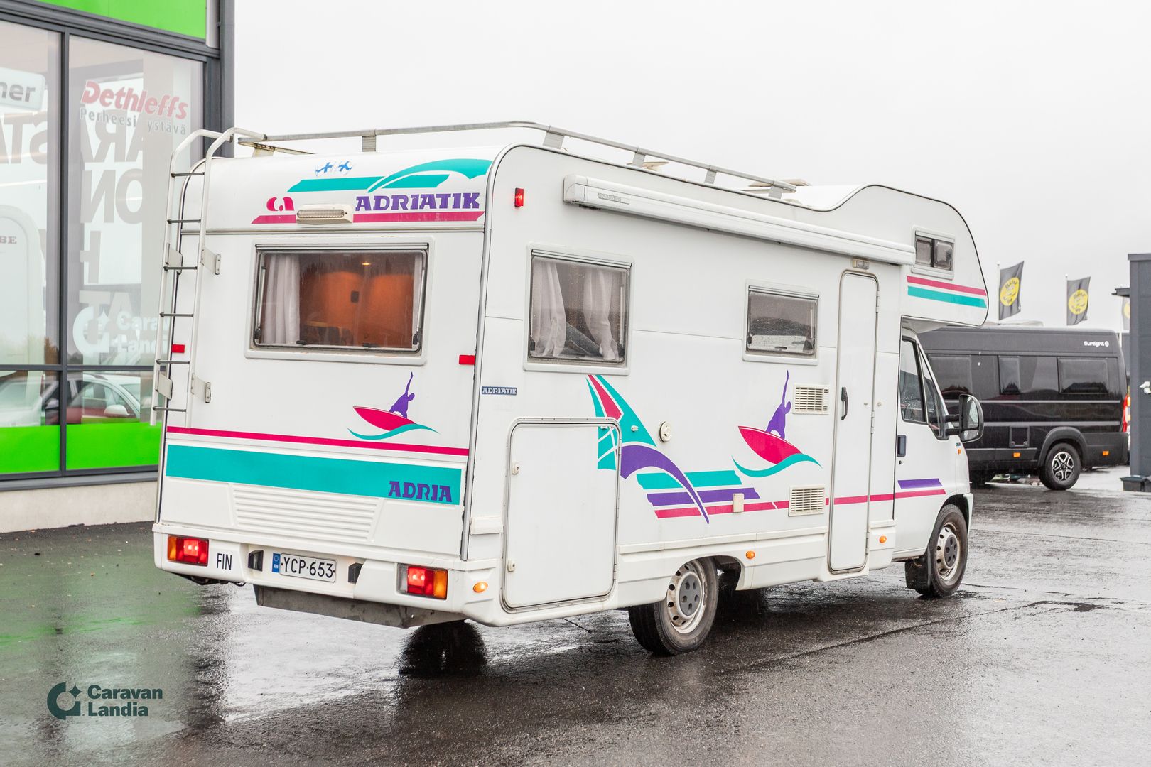 Kuva 2, Adria 660 DP 2.8 JTD 120hv ** TRUMA, PARIVUODE, ISO-PÖYTÄRYHMÄ **