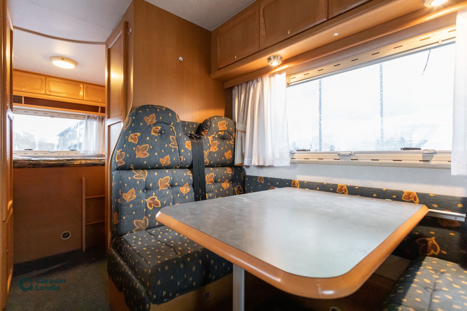 Kuva 7, Adria 660 DP 2.8 JTD 120hv ** TRUMA, PARIVUODE, ISO-PÖYTÄRYHMÄ **