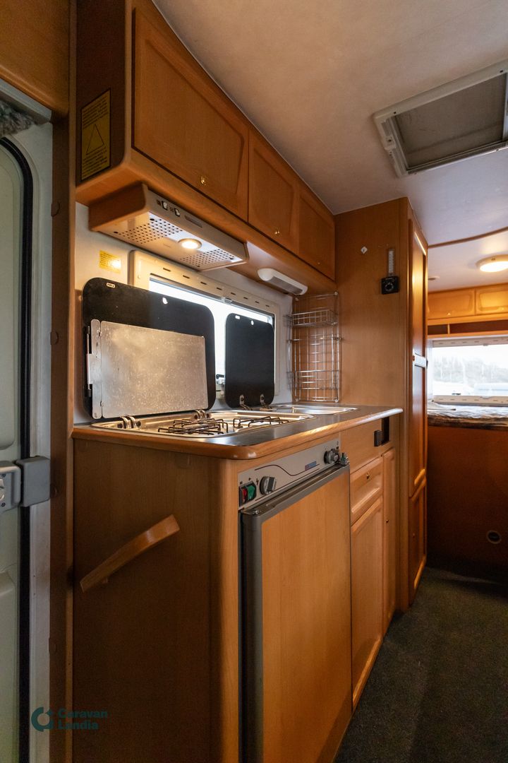 Kuva 9, Adria 660 DP 2.8 JTD 120hv ** TRUMA, PARIVUODE, ISO-PÖYTÄRYHMÄ **