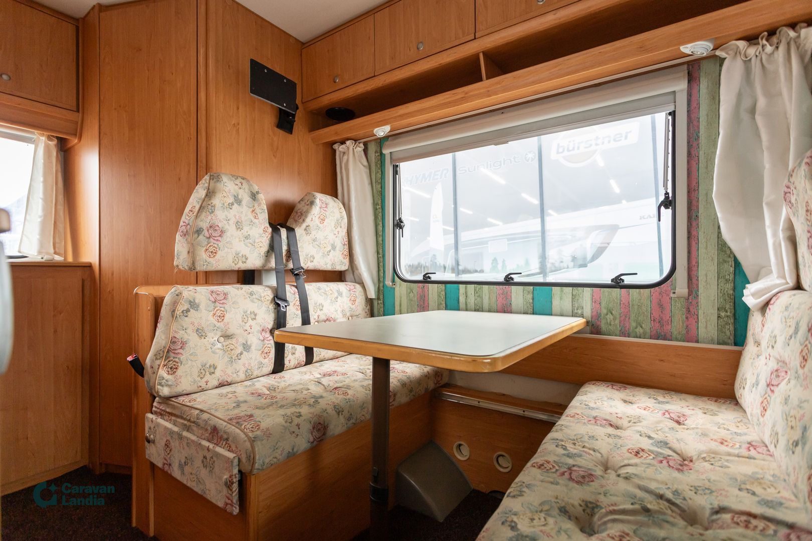 Kuva 8, Knaus Traveller 510 2.8 JTD 120hv ** TRUMA, ISO-PÖYTÄRYHMÄ, MARKIISI **