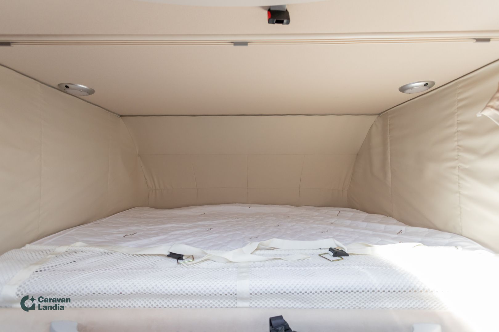 Kuva 14, Hymer B 575 Starlight 316 CDI ** TRUMA-SÄHKÖPATRUUNA, SAAREKEVUODE, HUBBET-YLÄVUODE, 2X ILMASTOINTI **