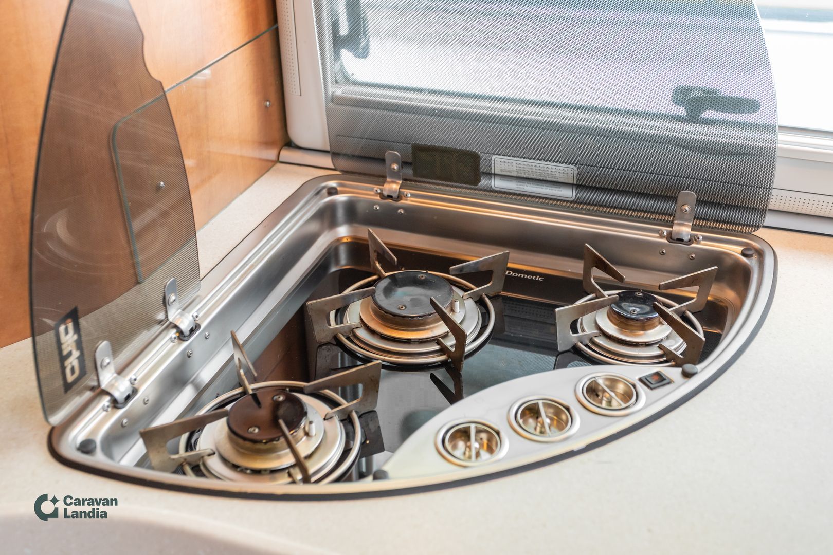 Kuva 11, Carthago Chic C-line I XL 5.8Q 3.0 Mjet 180hv ** ALDE, SAAREKEVUODE, HUBBET, 2X ILMASTOINTI **