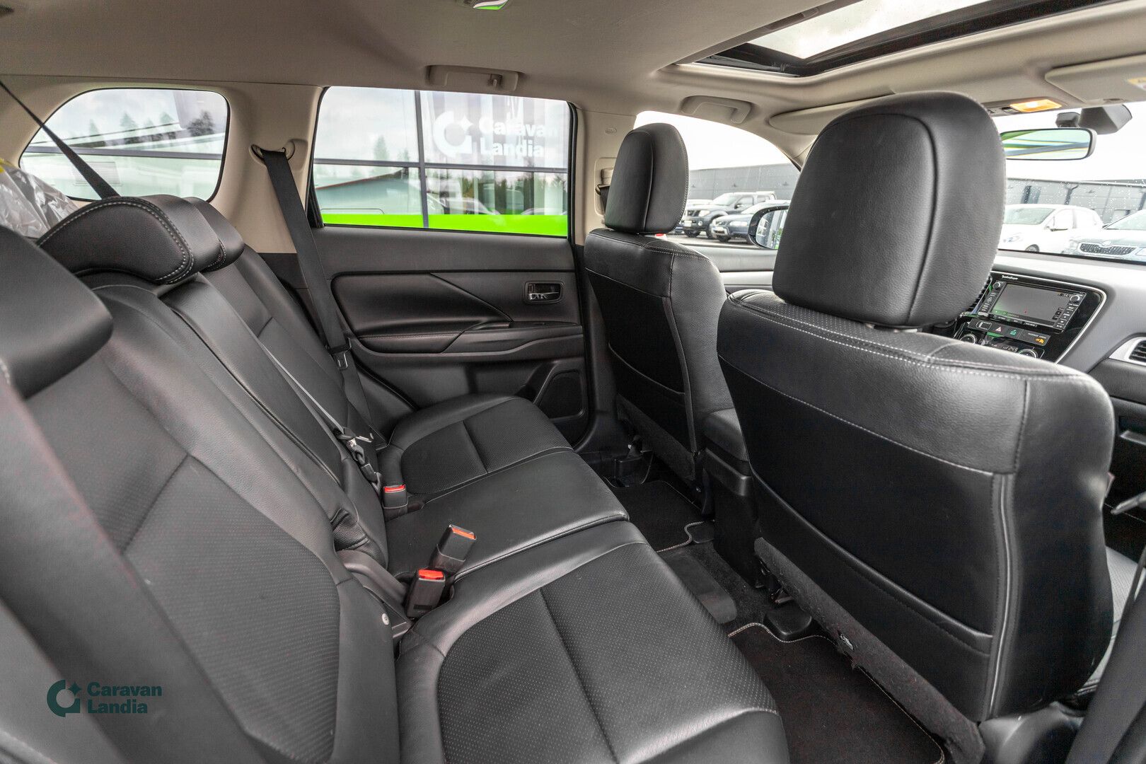Kuva 7, Mitsubishi Outlander PHEV Instyle Navi 4WD 5P ** Navi / Rockford / Lohko+sisäp. / Nahkasisusta **
