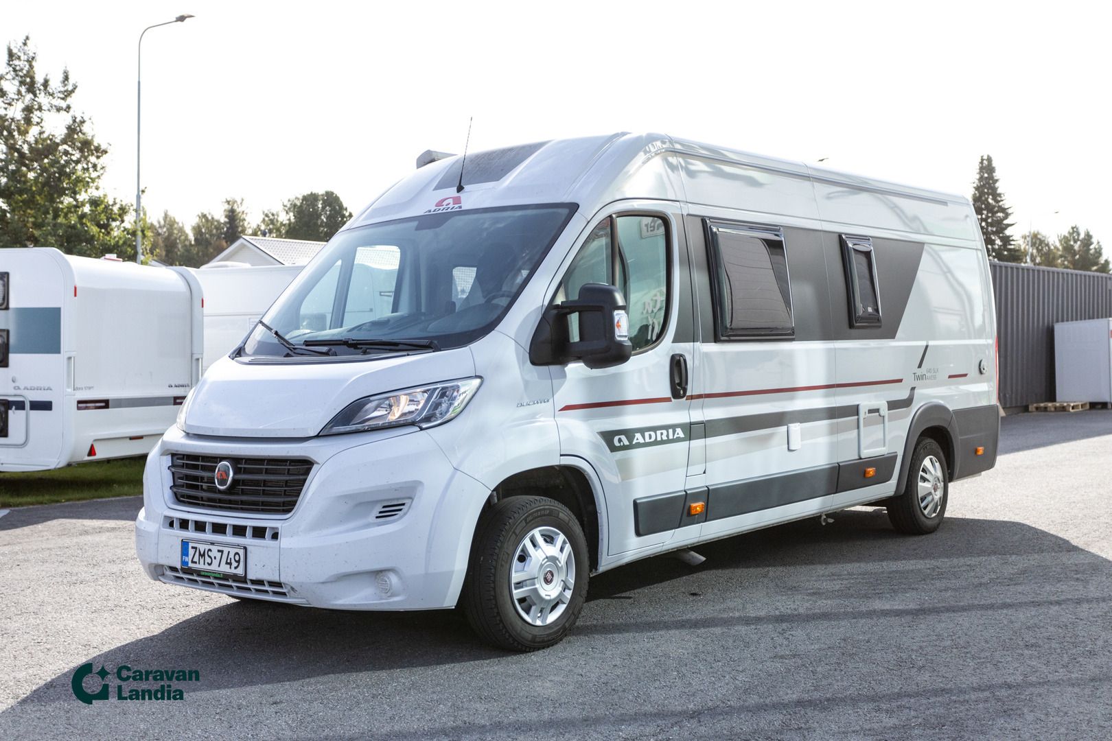 Kuva 5, Adria Twin 640 SLX Axess 2.3 Mjet 130hv ** TRUMA, ERILLISVUOTEET, MARKIISI **