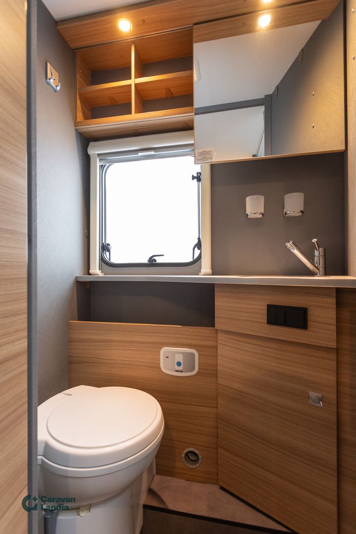 Kuva 14, Dethleffs Just T 7052 EB 2.2 Mjet 140hv ** TRUMA, ERILLISVUOTEET, SÄHKÖ-HUBBET, MARKIISI **