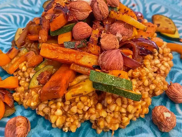 Buchweizen-Risotto mit Gemüse-Topping