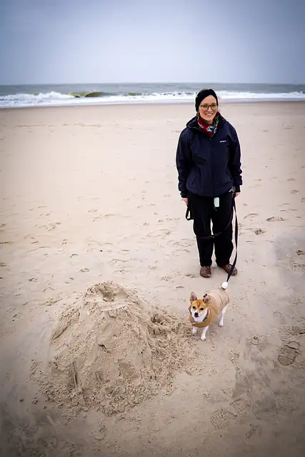 Urlaub mit Hund: Vally und ich am Meer.