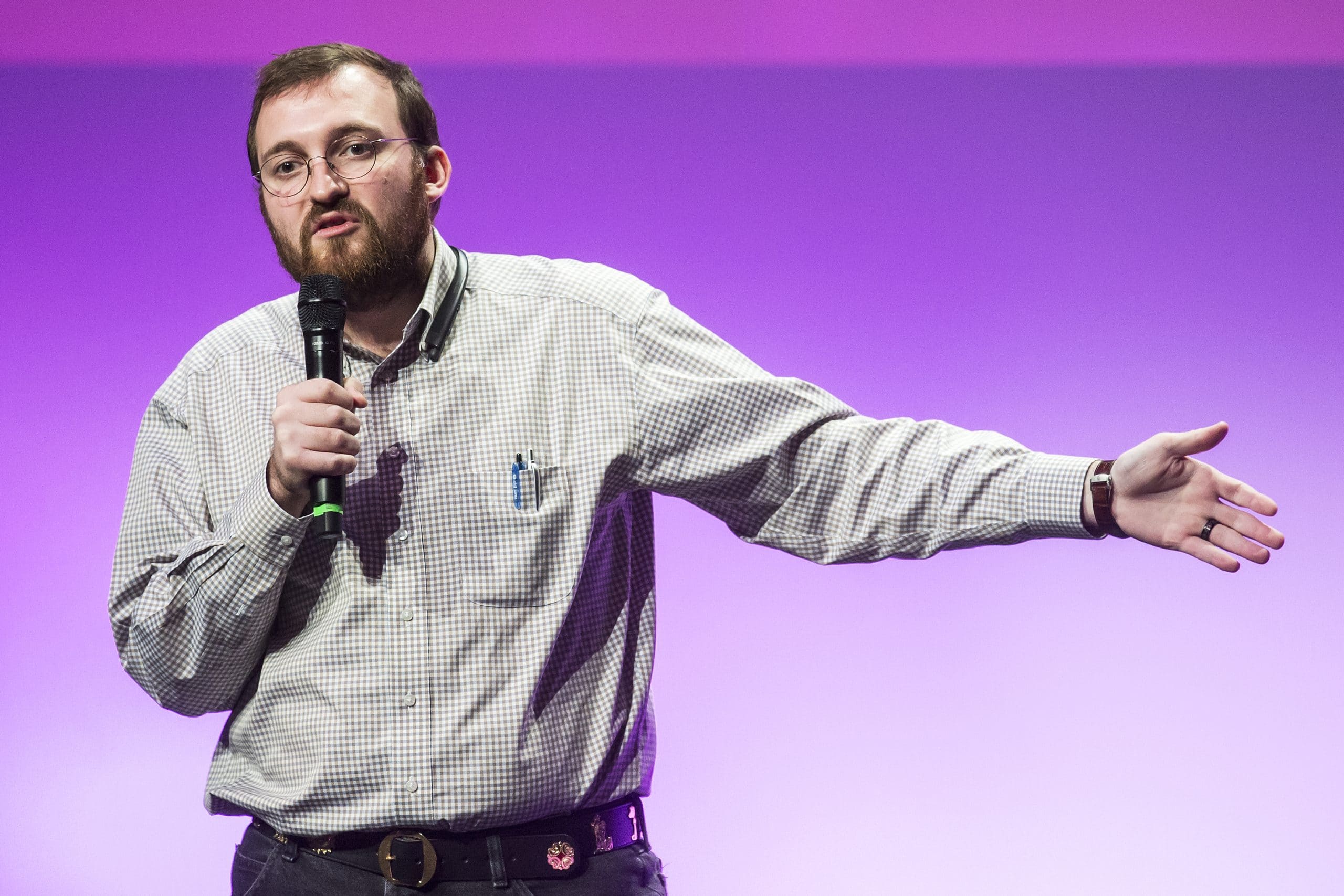 Cardano-Chef: Hoskinson poltert gegen Ethereum und SBF