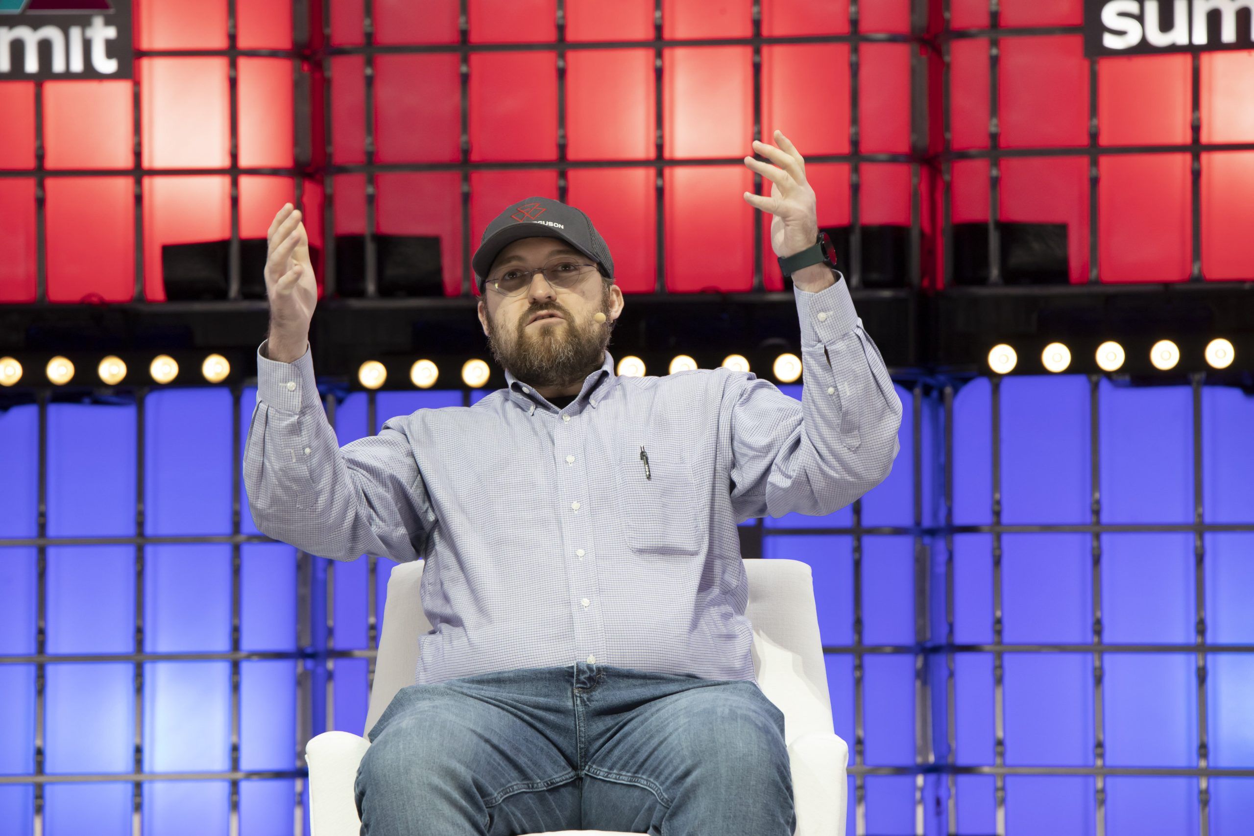 Le patron de Cardano, Hoskinson, taquine contre Ethereum - La Crypto Monnaie