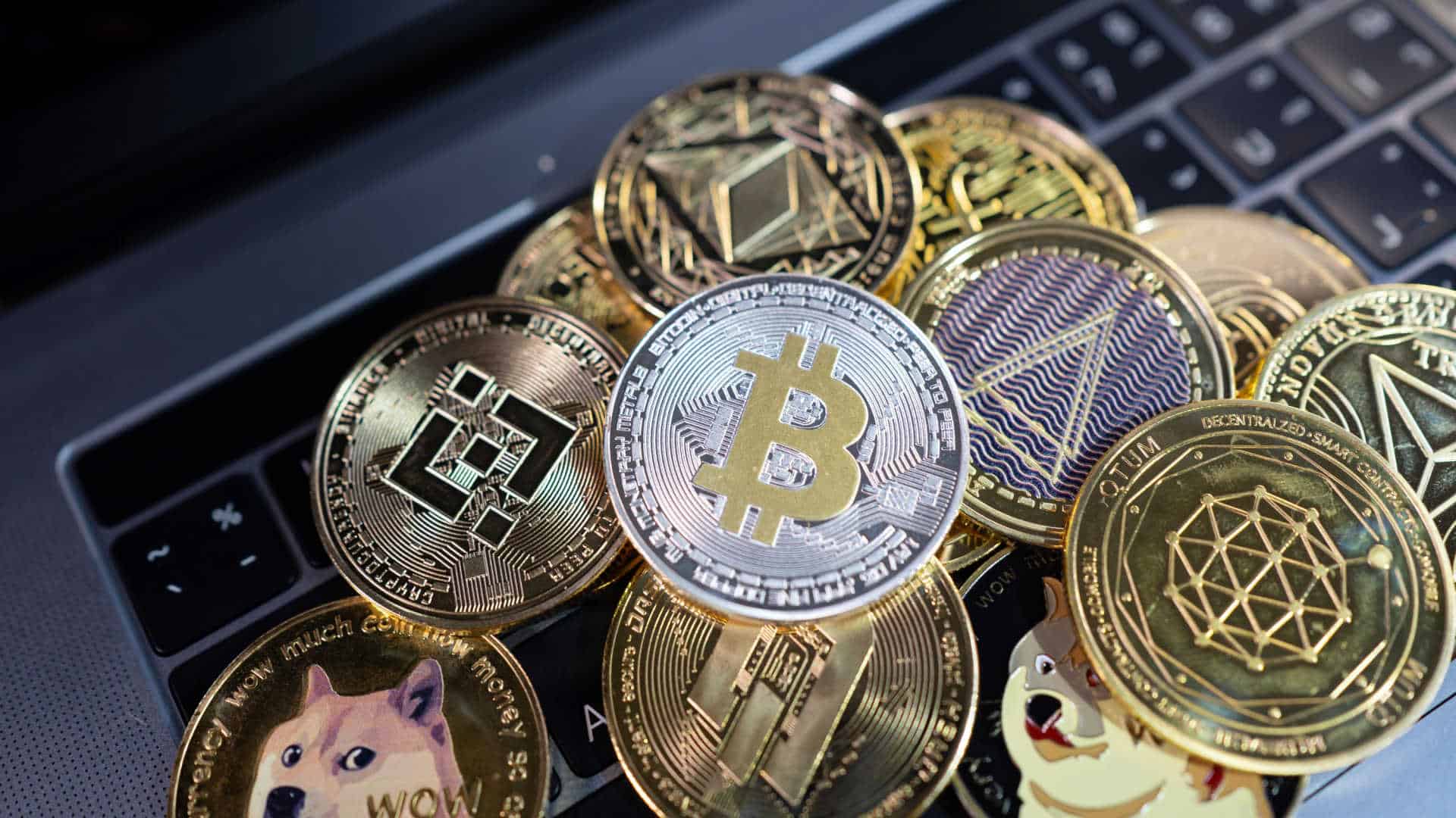 Corretoras começam a remover criptomoedas classificadas como valores mobiliários pela SEC