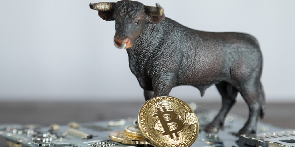 Bitcoin grimpe à 35 000 $, atteignant son plus haut niveau depuis 16 mois. Les ETF arrivent-ils ? - La Crypto Monnaie