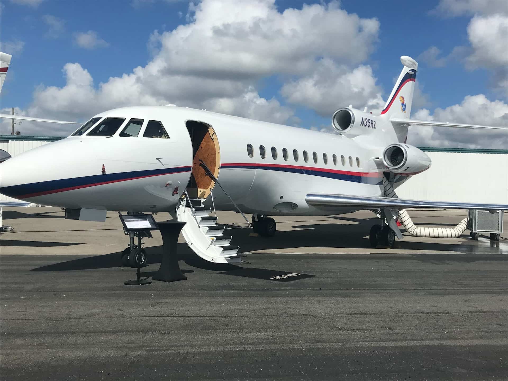 Jet privado de Charles Hoskinson de Cardano contamina más que el de Mark Zuckerberg - DiarioBitcoin