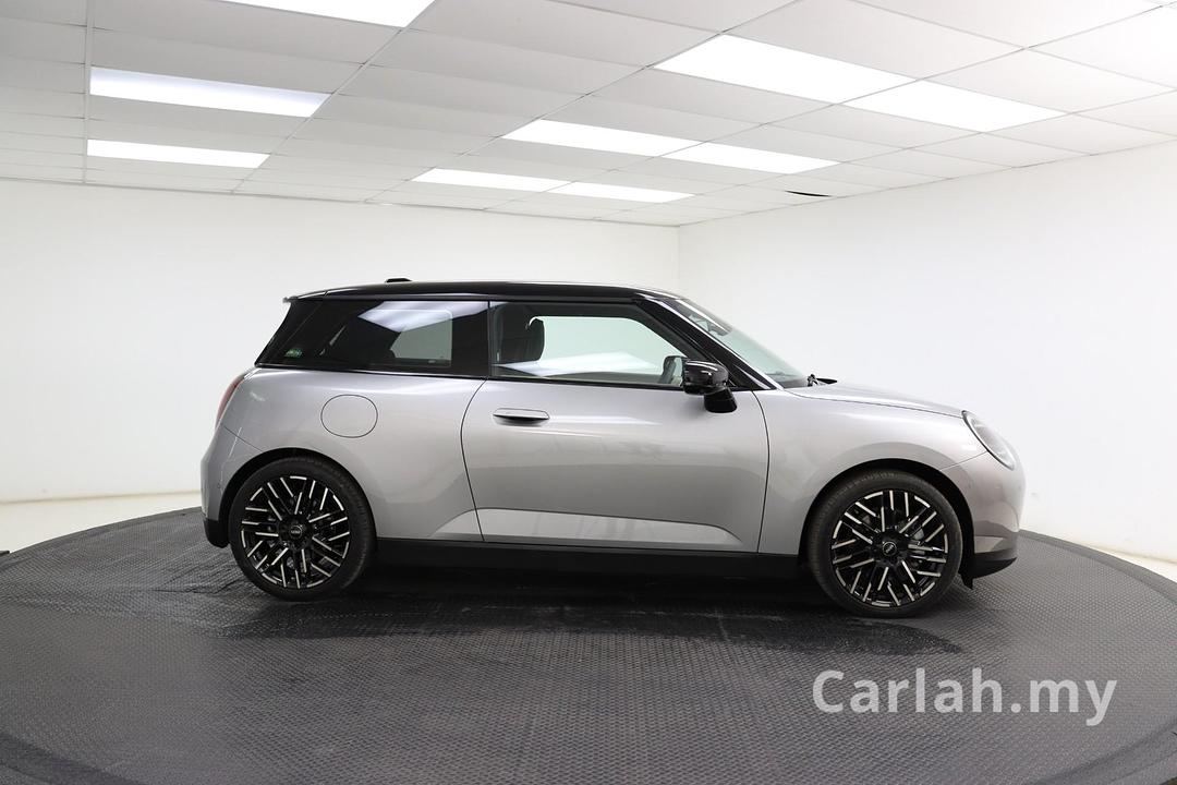 2024 MINI 3 Door Cooper SE Hatchback – VMU2922 - Photo 3