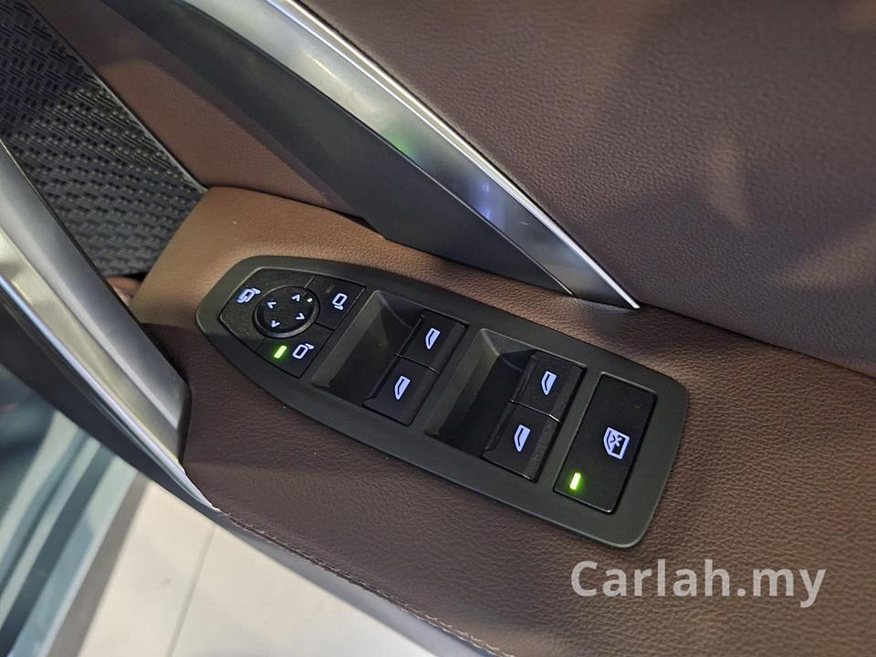 2023 BMW iX1 xDrive30 M Sport SUV – VLA534 - Photo 9