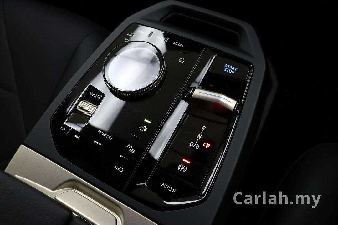 2023 BMW iX xDrive50 Sport SUV – VKQ3283 - Photo 15