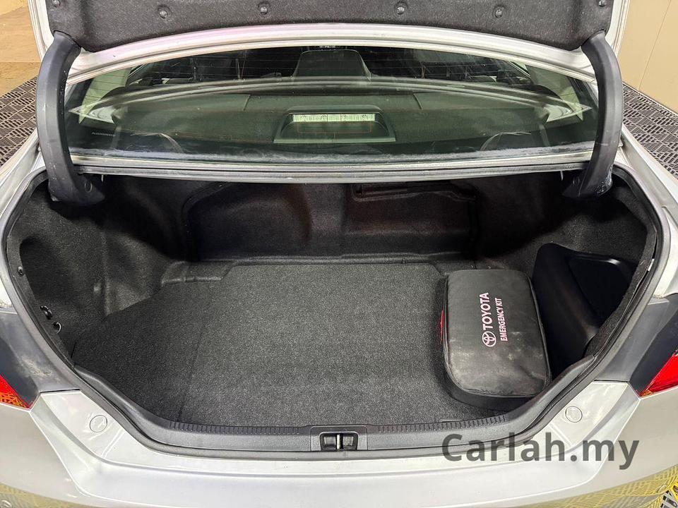 2017 Toyota CAMRY HYBRID 2.5 LUXURY Sedan