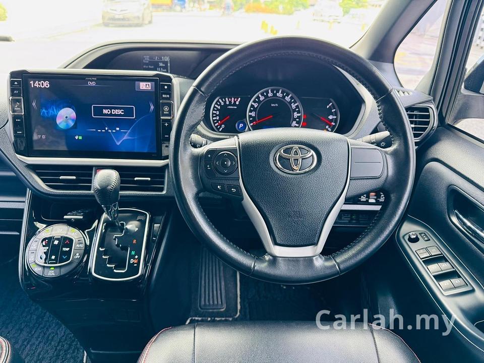 2017 Toyota Voxy DBA-ZRR80W Van