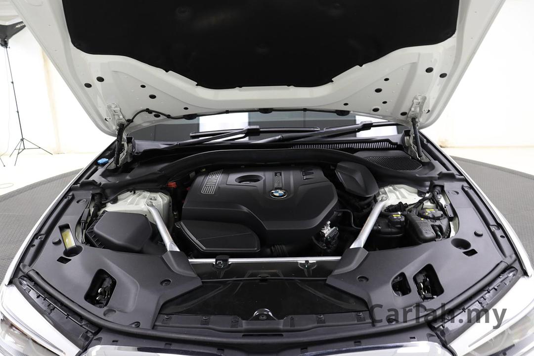 2020 BMW 520i Luxury Sedan – VFP9323 - Photo 6