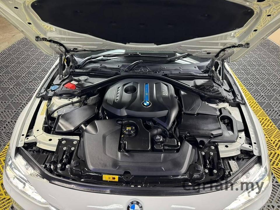 2018 BMW 330e M-Sport Sedan