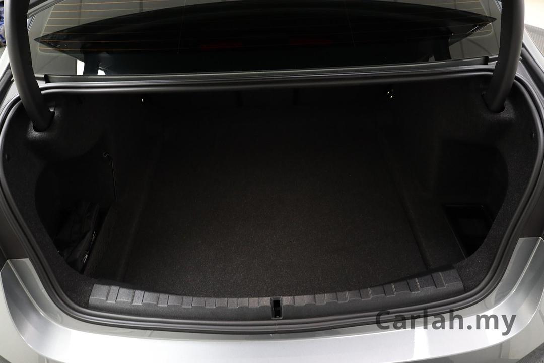 2025 BMW 320i M Sport Sedan – VPY9059