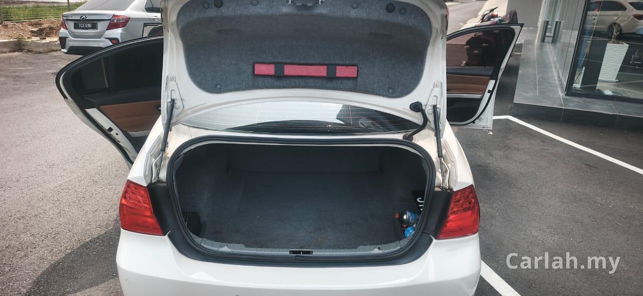 2011 BMW 320i Sport E90 Sedan – JTX460 - Photo 9
