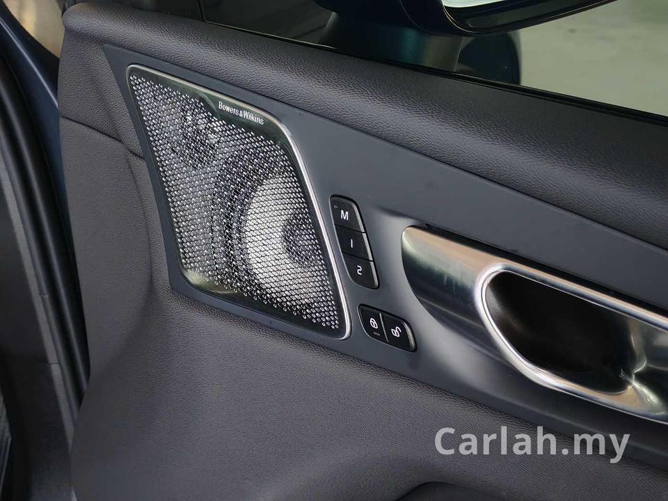 2025 Volvo XC60 Ultra T8 AWD SUV – VQE2213