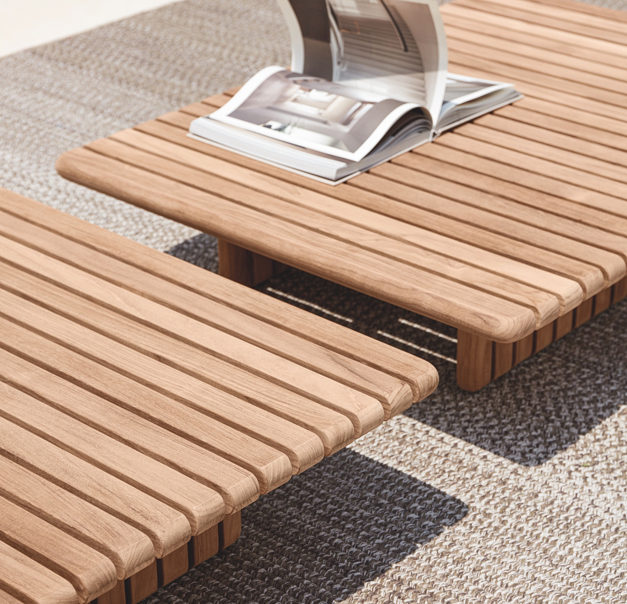 Deck lounge detail 1