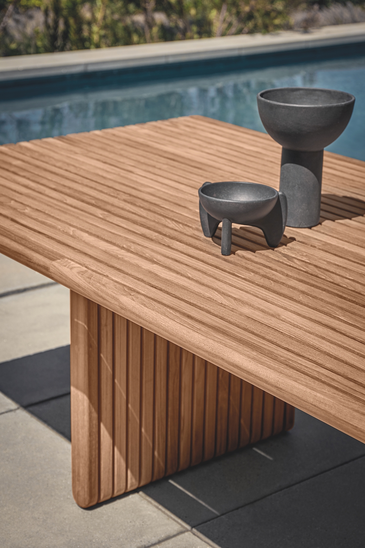 Deck dining table detail 2