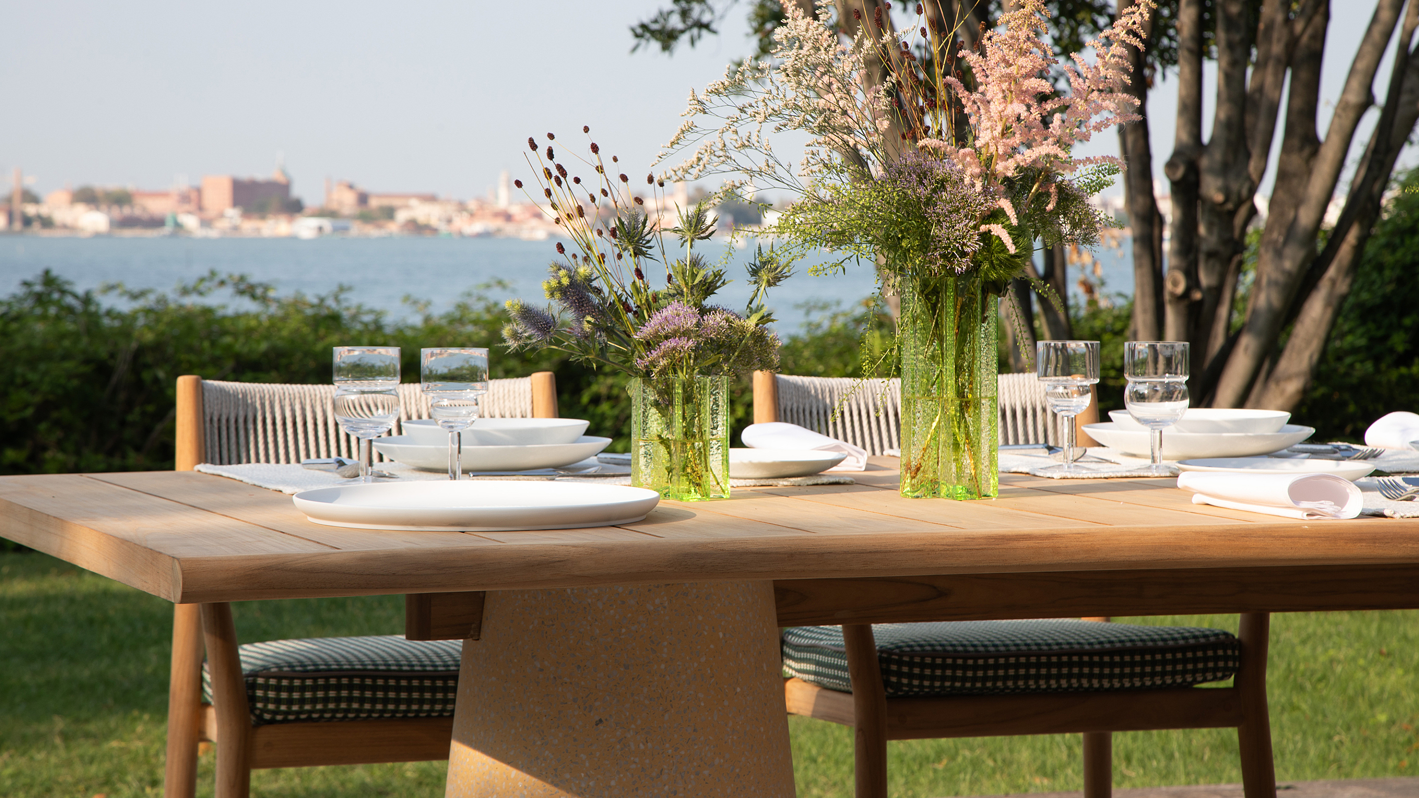 Cassina - Dine out table setting - outdoor dining