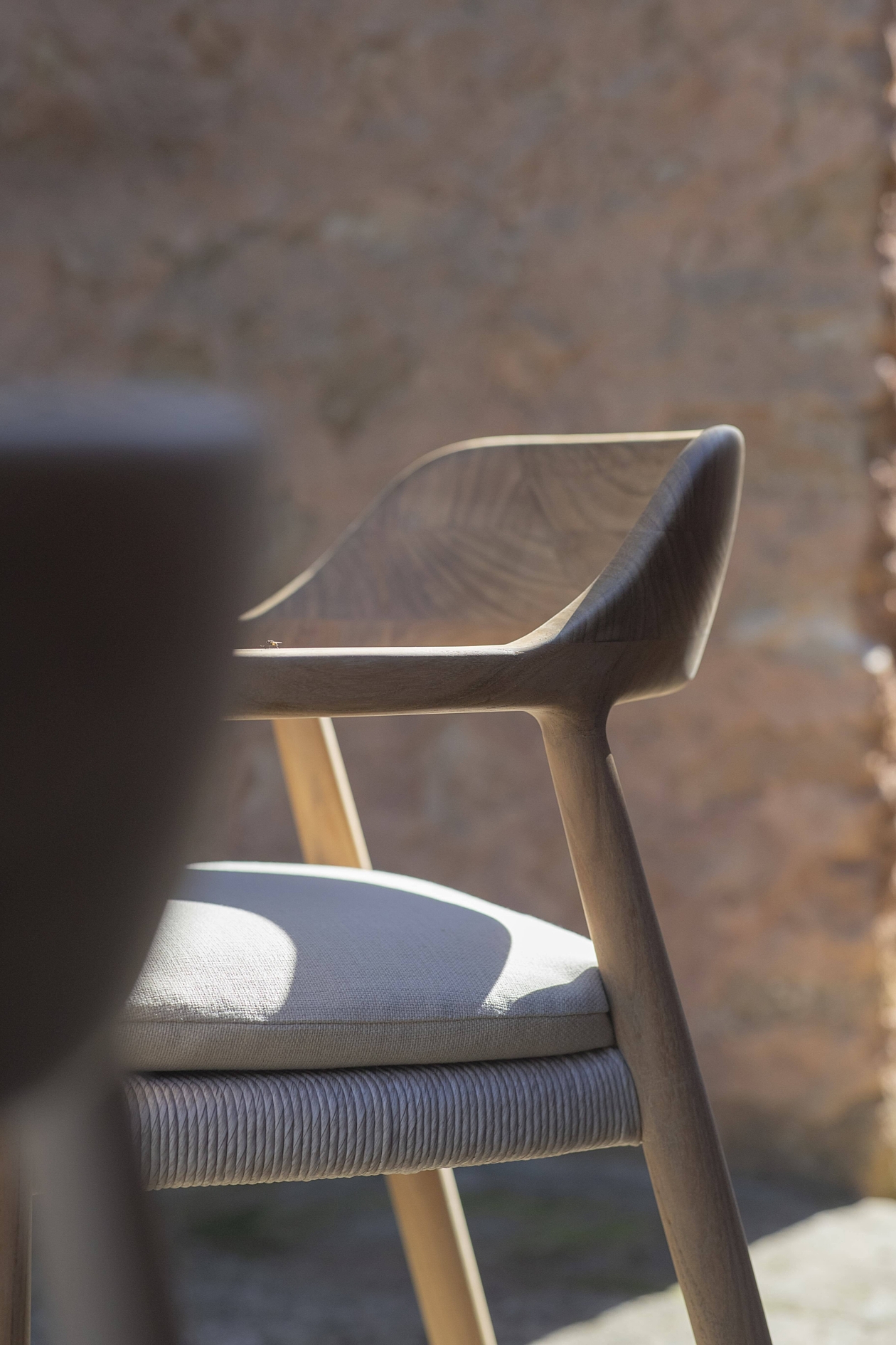 YIKO DINING CHAIR DETAIL 1