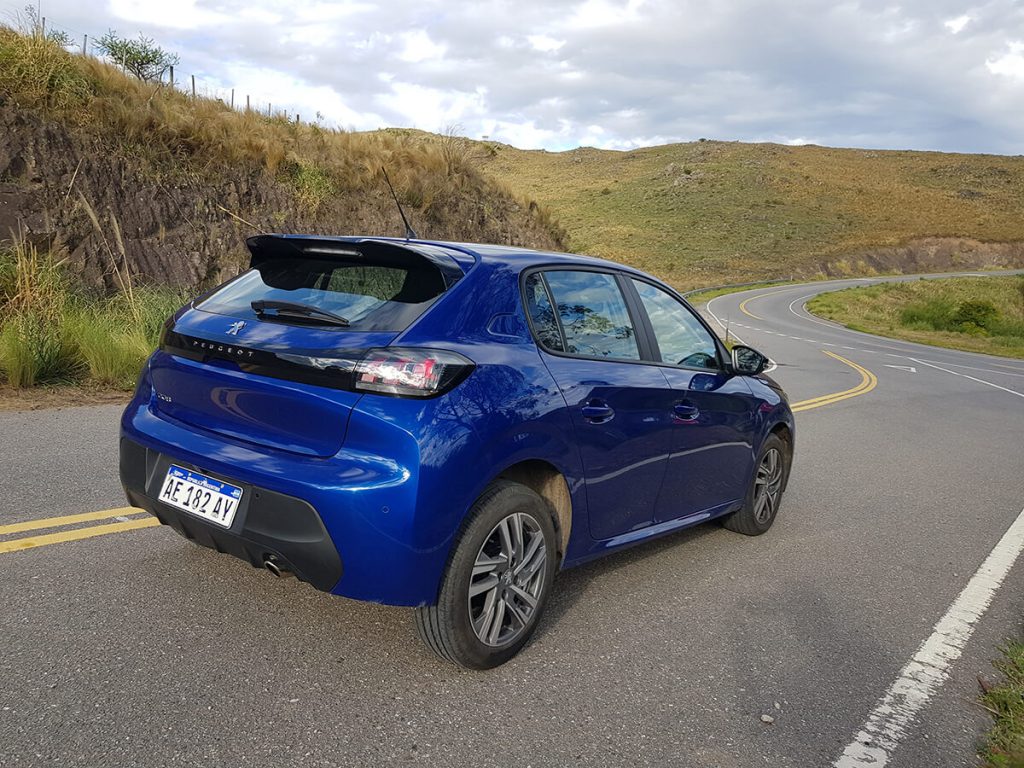 nuevo Peugeot 208 con alerón trasero