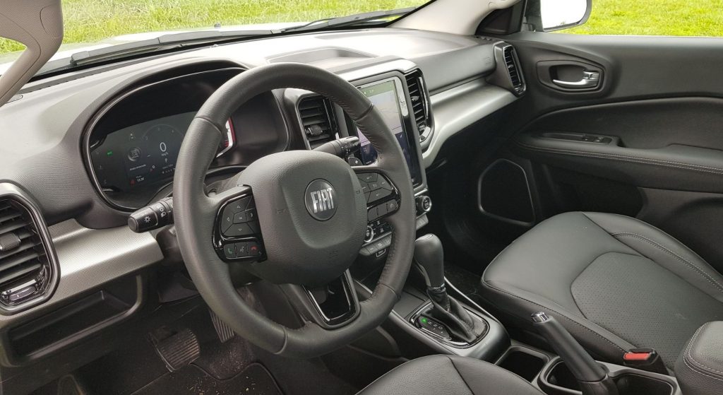 Parte delantera del interior de la Fiat Toro.