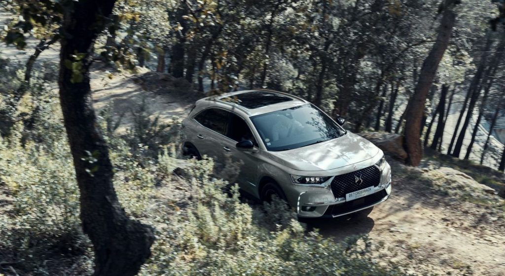 Vista aérea del DS7 Crossback E-Tense gris