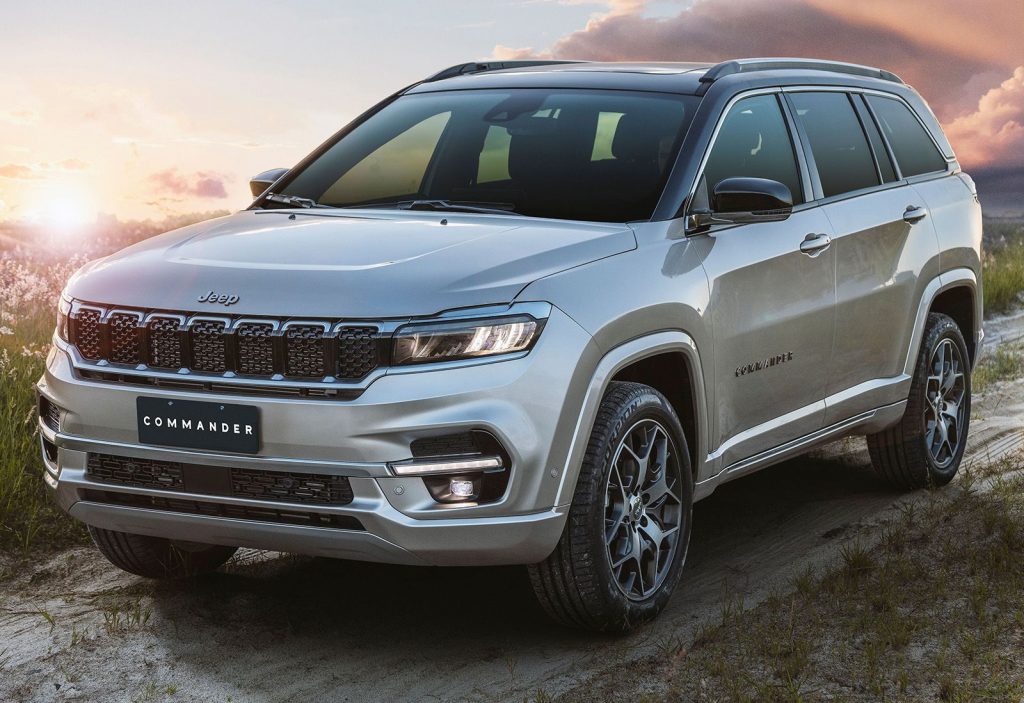 Jeep Commander de frente, parrilla con doble cromado.