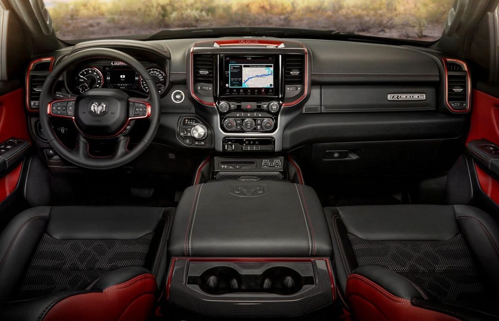 RAM Rebel 1500, interior.