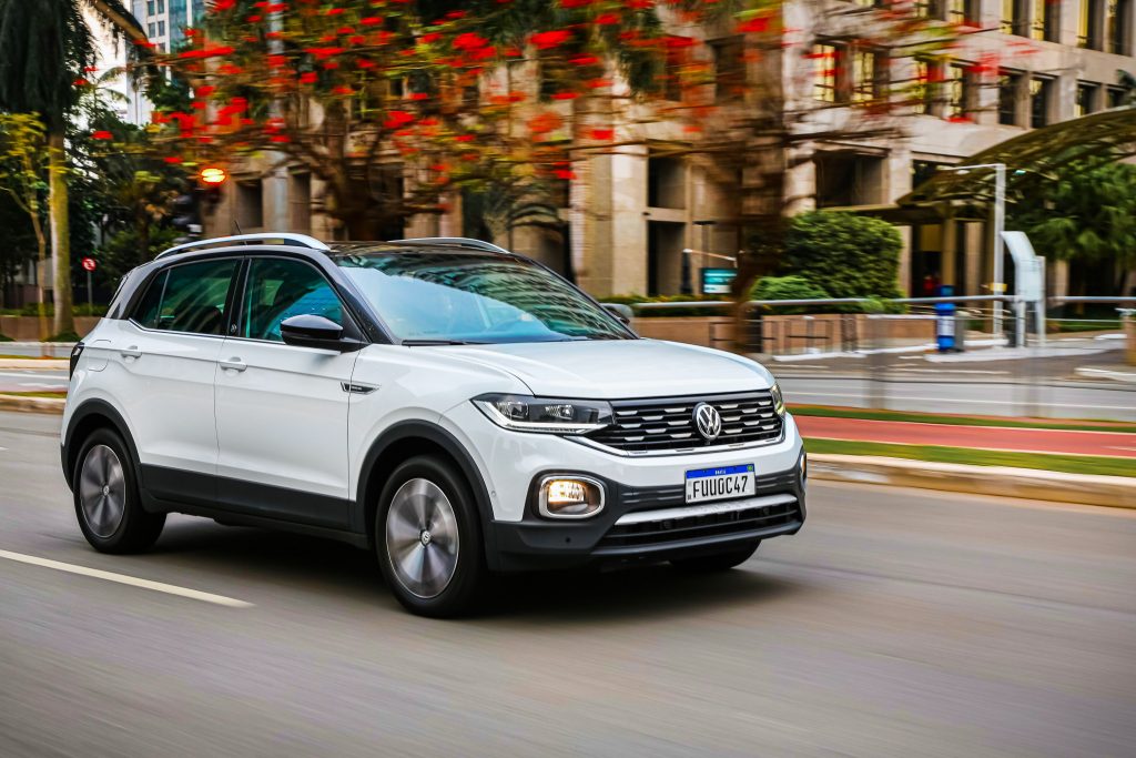 Volkswagen T-Cross en asfalto, uno de los lanzamientos 2022.