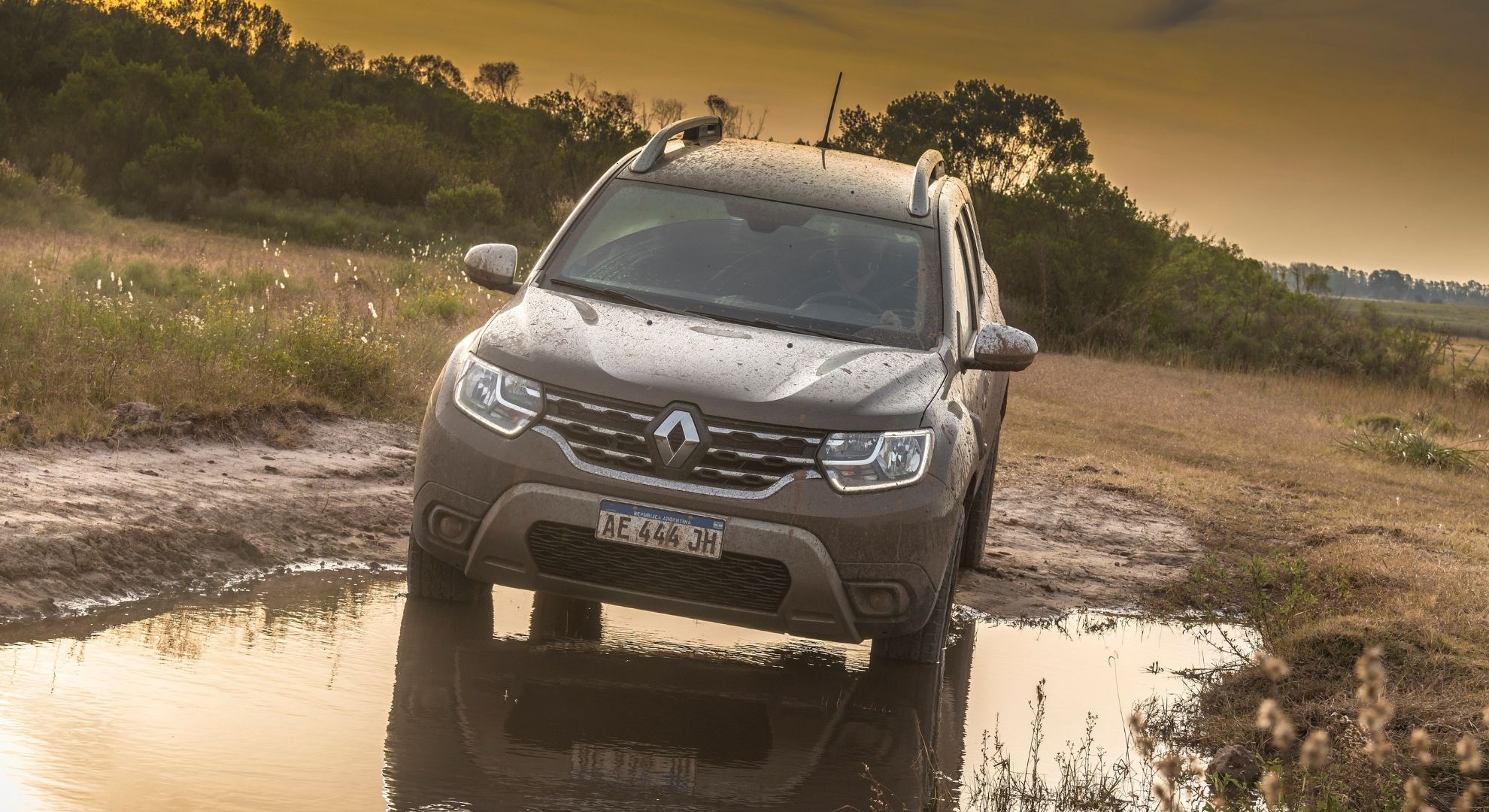 Renault Duster en terreno off road, uno de los SUV chicos más buscados.