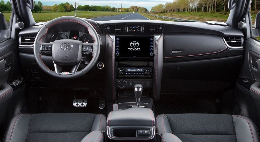 Interior de la Toyota SW4 GR-Sport