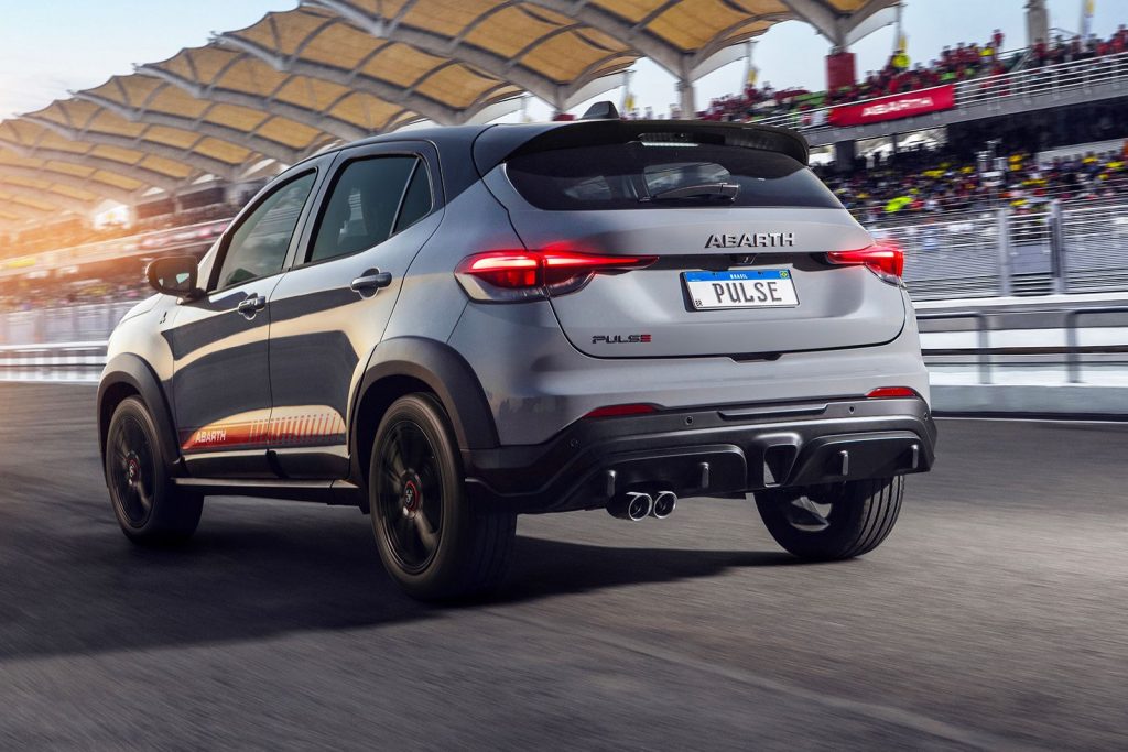 Vista trasera bául y ópticas del Fiat Pulse Abarth.