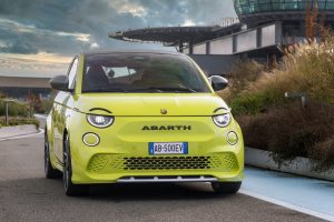 Vista de frente del Abarth 500e