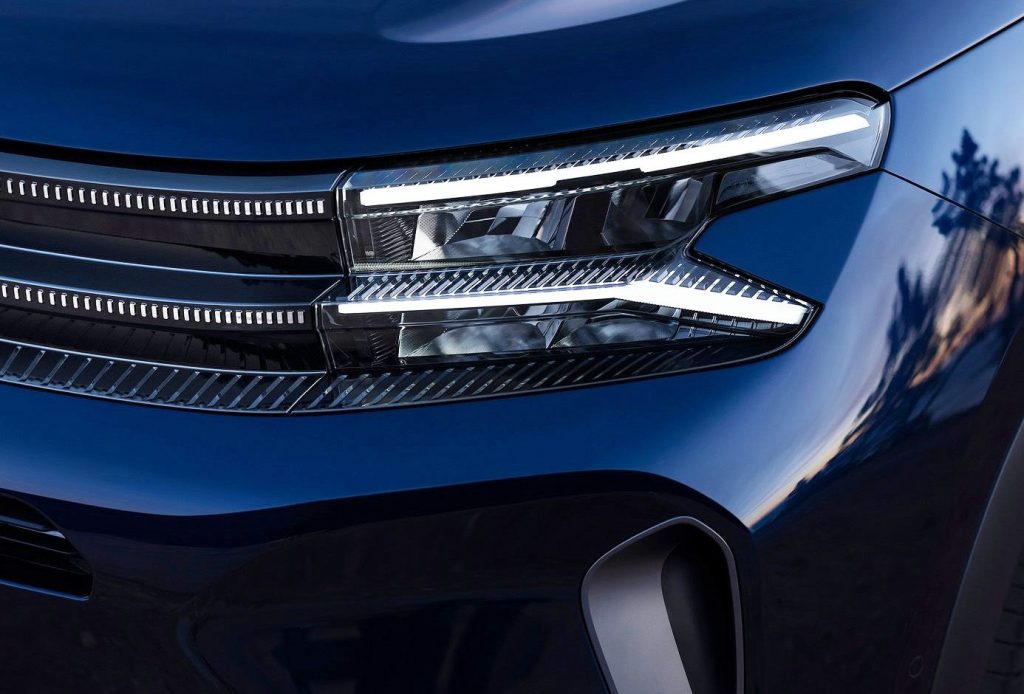 Ópricas delanteras LED del nuevo Citroën C5 AircrossCitroën C5 Aircross.