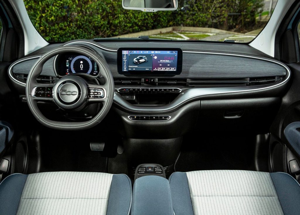 Vista interior del Fiat 500e.