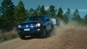 auto diésel o naftero amarok en tierra